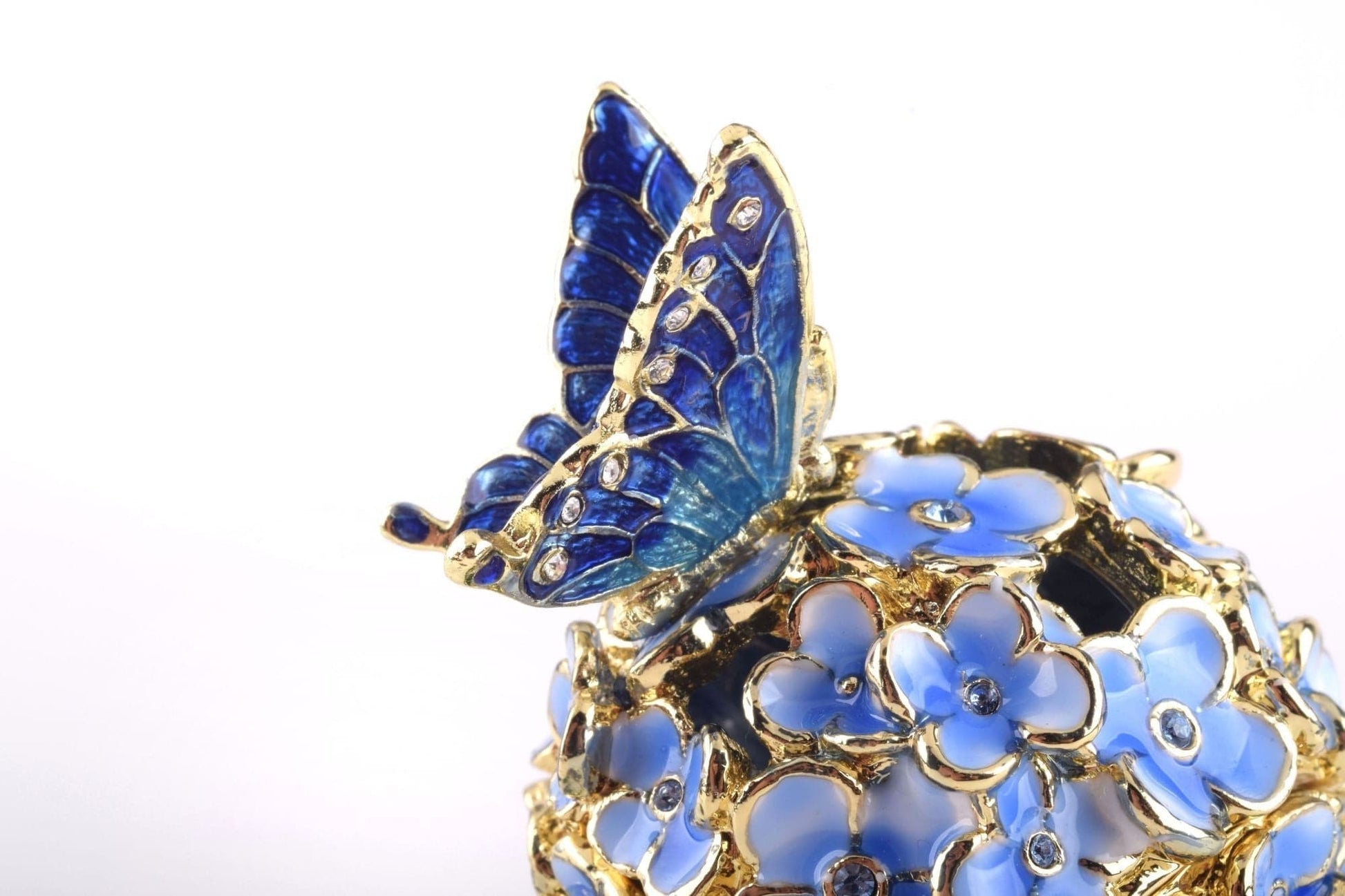 Butterfly on flower Blue Box | Treasures of my HeART