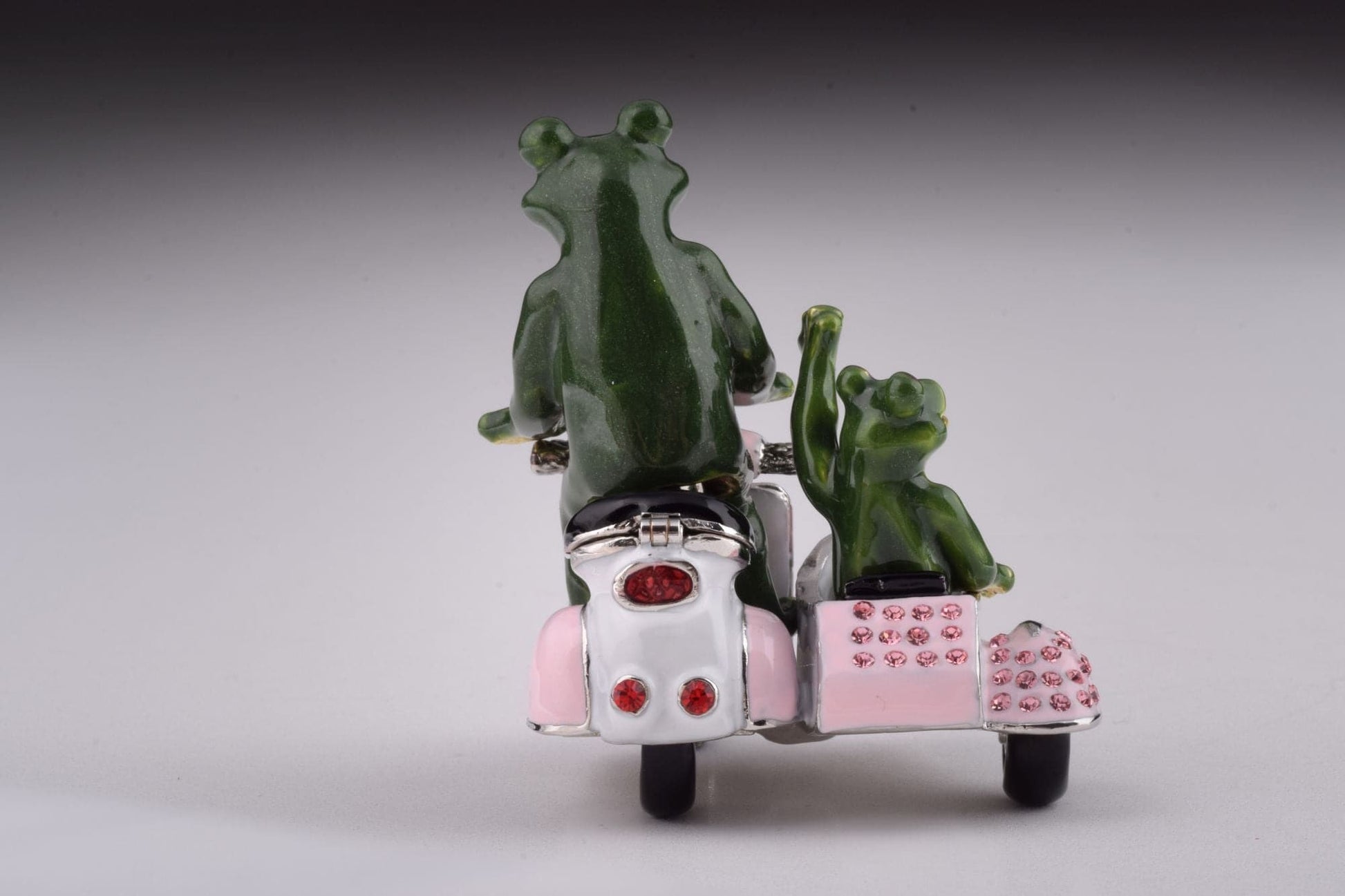 Frogs Riding Vespa with Sidecar - Treasures of my HeART